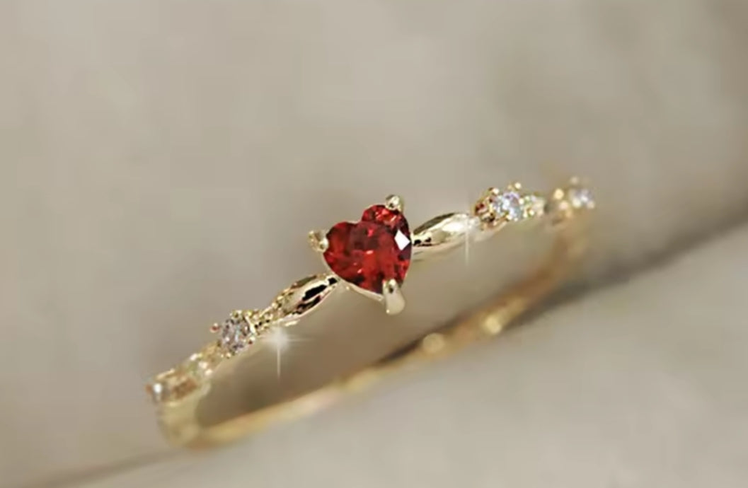 ❤️ Elegant Heart Stone Ring