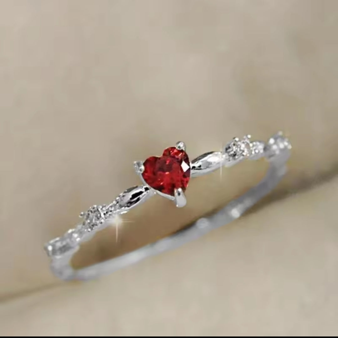 ❤️ Elegant Heart Stone Ring